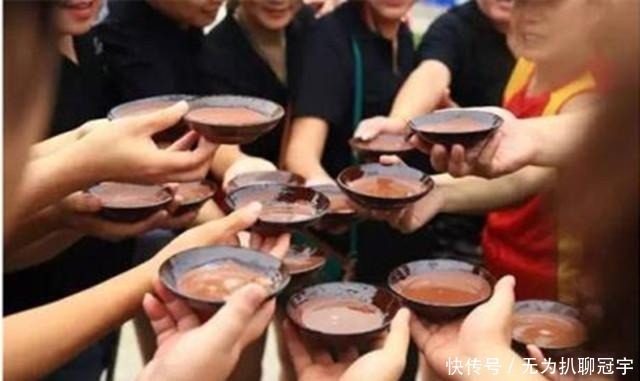 古代|古代的酒到底多少度,为何古人动不动喝好几坛都不会醉呢?