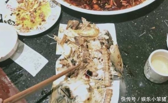 餐馆|餐馆吃鱼怀疑老板“坑”人一家人将鱼骨头拼起来后,直接报警