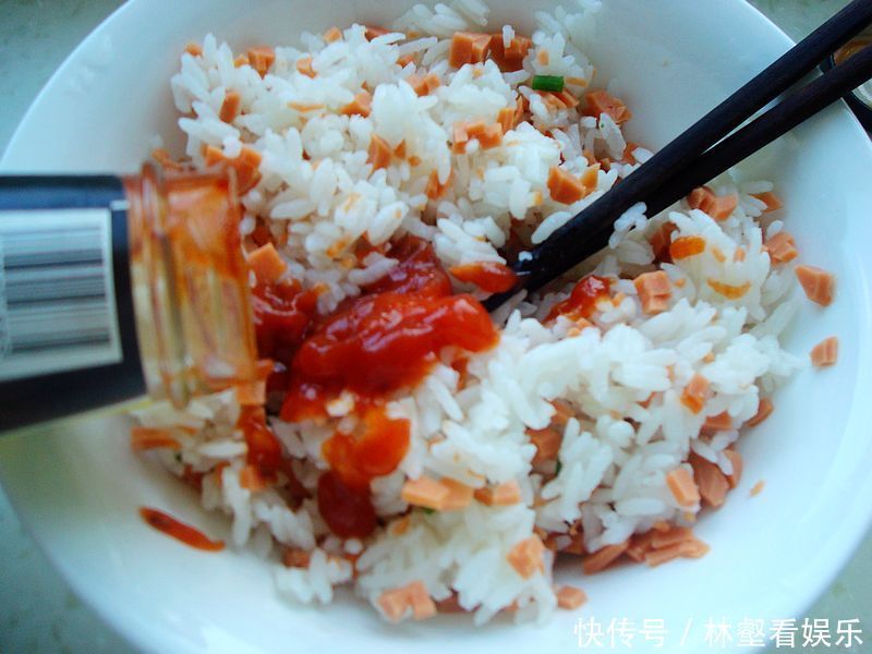 傻傻的|剩米饭别再傻傻的炒了,教你一招,比饺子都好吃,早餐也有了