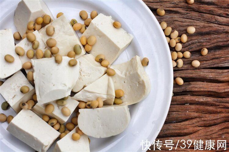 骨头汤|原来骨头汤并不补钙!提醒:真正补钙的4种食物,孩子可多吃