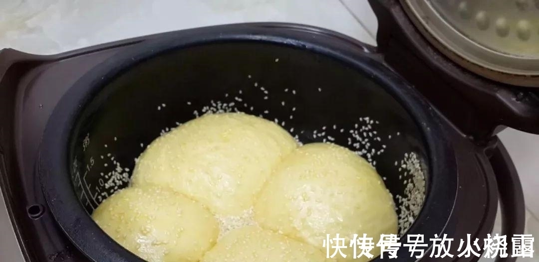 保鲜膜|面粉这样做才好吃, 不用烤箱, 不用黄油, 也能做出拉丝面包, 超香