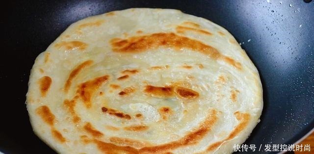 层次|在家不出门，教你鸡蛋灌饼的新做法，不鼓泡却起层次，外酥里嫩