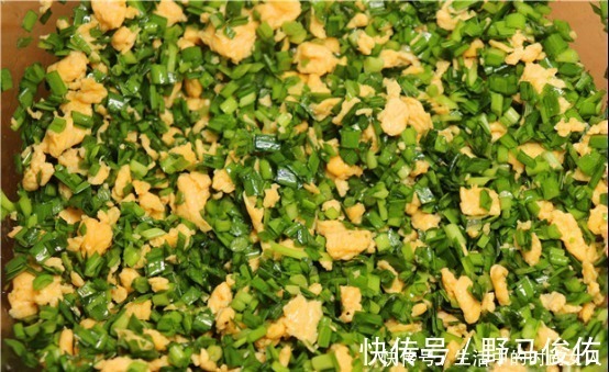 这才是正确的“包饺子”手法，对折再一挤，轻松做出大肚水饺！