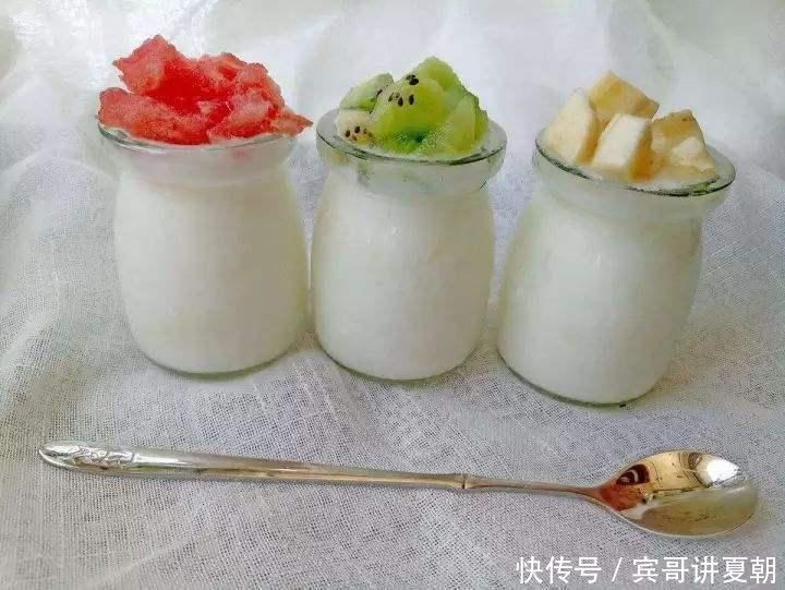 酸奶|纯牛奶和酸奶,哪个营养价值更高?早上喝和晚上喝效果一样吗?