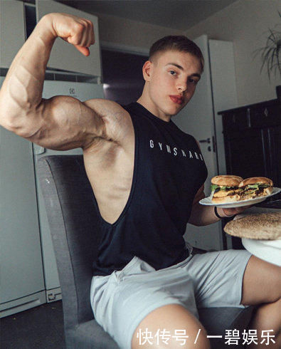 健身|别人家的18岁,1460天的努力,弱鸡变猛男,堪比专业健美运动员