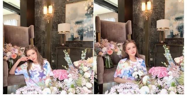 周揚青在自家錄節(jié)目，從大門就能看出，絕對是“大戶人家”