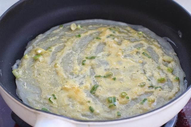 开学后孩子早餐别发愁，两分钟烙一张的营养鸡蛋饼，双手无需沾面