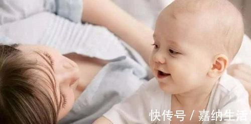 母子|“母子连心”,刚出生的宝宝向妈妈求抱抱,网友:这一幕太暖心了