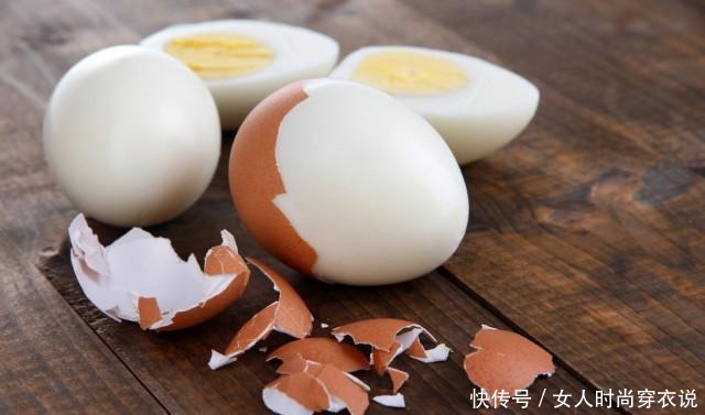 水煮蛋|水煮蛋,懂的人从来不用冷水泡,记住一个小妙招,蛋壳一敲就脱落