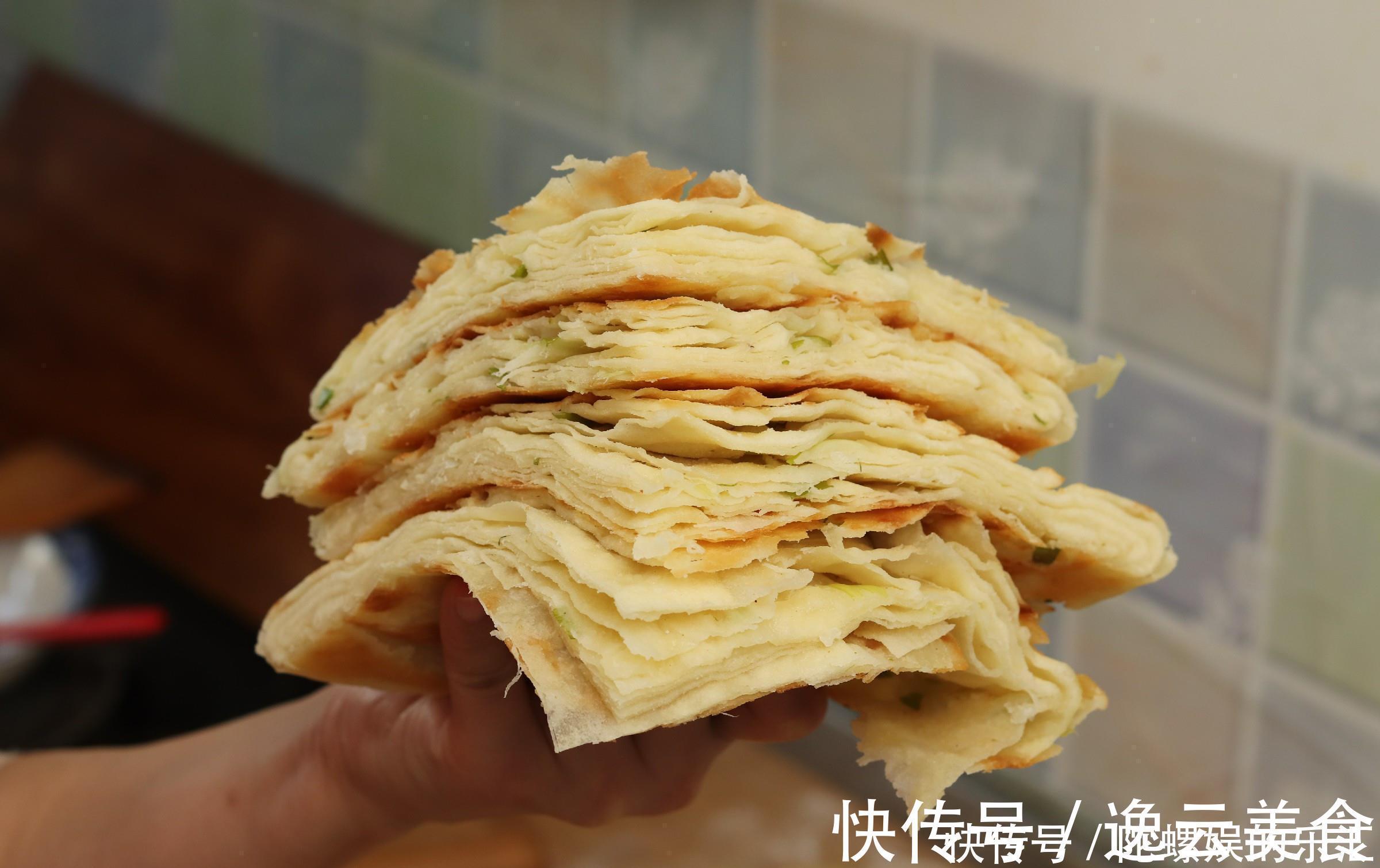 烙饼的正确做法,掌握好诀窍,外酥里软层次分明,我家一周做3次