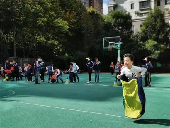 成功|[黄浦]黄浦一中心小学:“‘目’浴阳光 健康成长”2020校园运动会成功举办