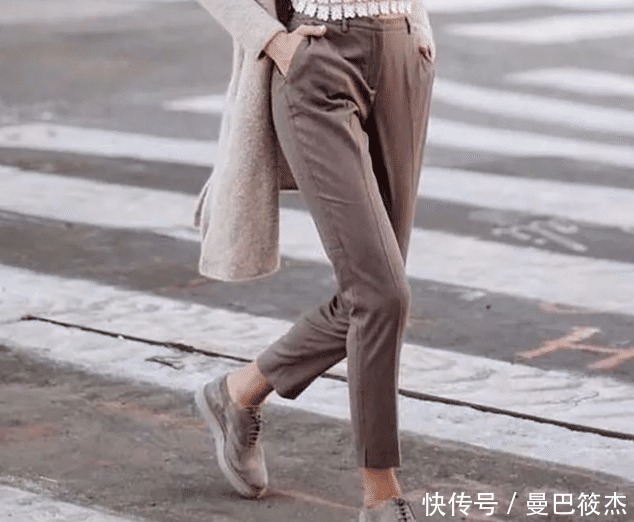 2021最流行这样穿，卫衣+阔腿裤，搭什么鞋子都好看