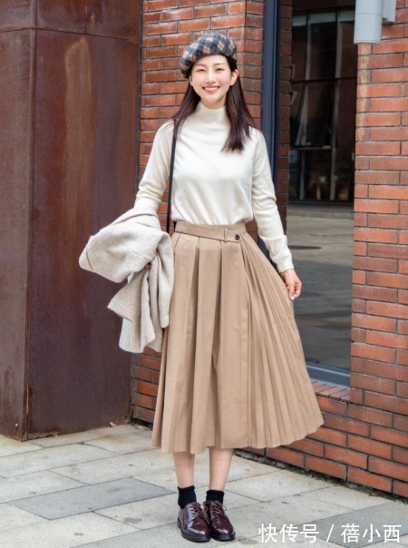 博主 春天穿“百褶裙”最优雅!建议多搭配针织衫,西装外套时髦又高级