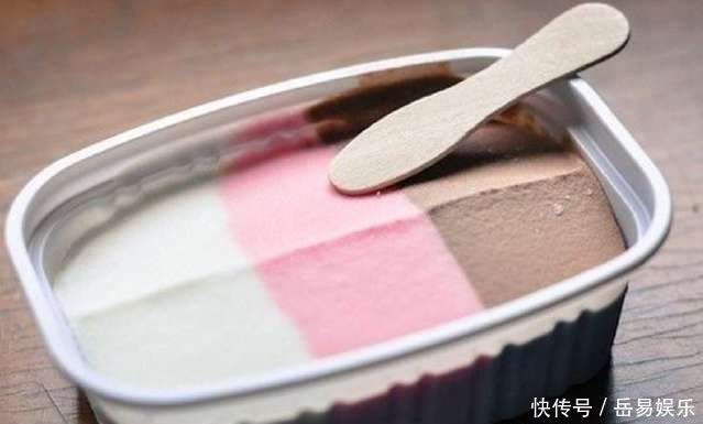 如果你在沙漠快渴死,出现了4种雪糕,我赌全部财产都会选第二个