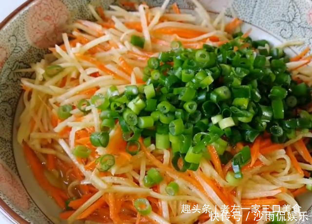 我家|土豆丝里打2个鸡蛋,居然会这么好吃,我家一周吃5次,上桌就抢光