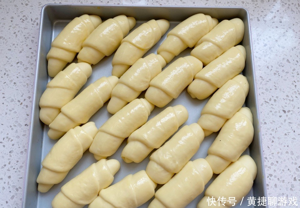 奶香美味的牛角面包,无需手套膜简单容易做,比包子馒头还省事