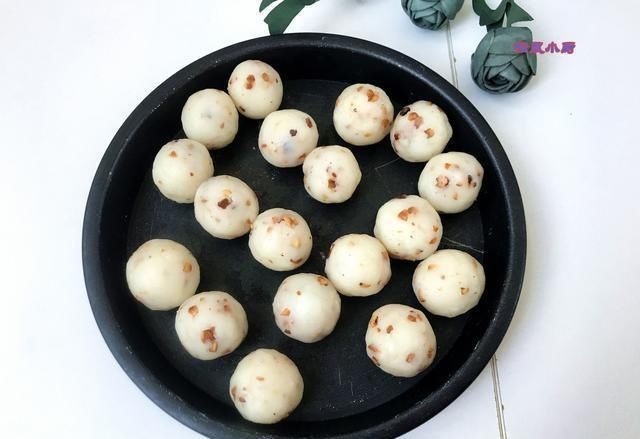 好吃|家有剩余的巧克力吗给孩子做个漂亮的巧克力奶球吧,简单好吃