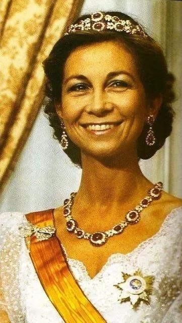 欧洲皇室红宝石首饰惊艳亮相，虽然历史悠久，却彰显着热烈的奢华