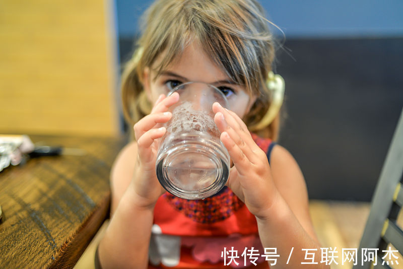 肥胖|喝水也能减肥,可是你知道该如何正确的摄入吗?来看看喝水该怎样喝才能减肥!