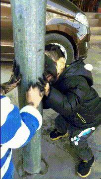 |搞笑GIF：太高兴了 据说新娘当时都开心的哭了