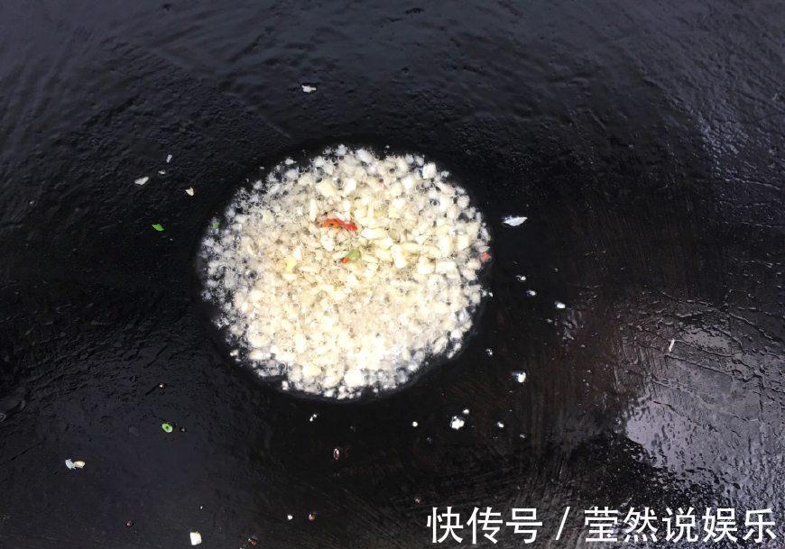 这菜我家都是炒着吃，自从学会这种做法后，两天不吃馋得慌