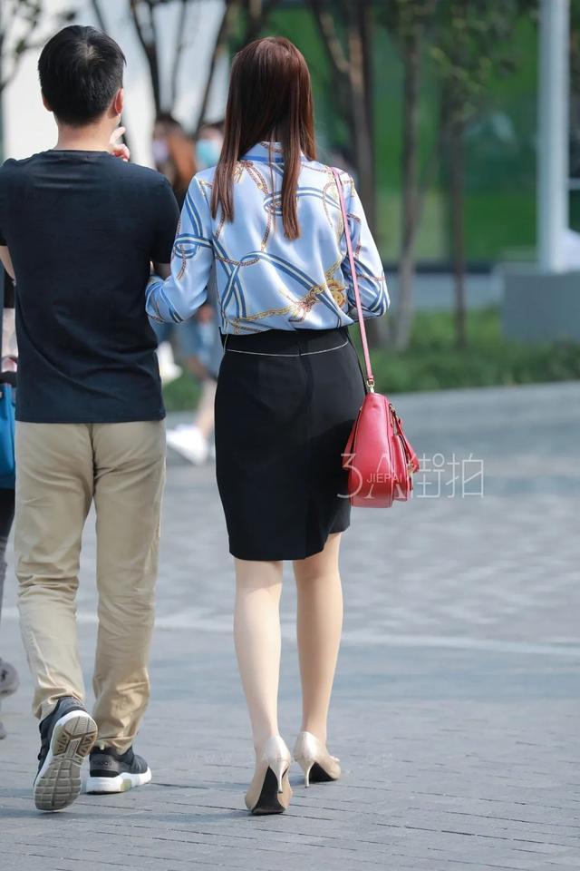 小姐姐|街拍牛仔裤的花式搭配,有活力也很显身姿