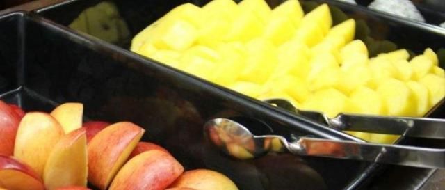 吃自助餐若看到“每人限量一份”的食品,别拿买的永远没卖的精