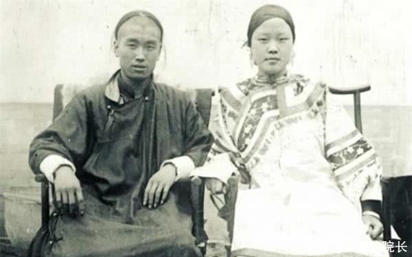 古怪|晚清时期的老照片:图四的格格打扮古怪,图五时髦的女子涂口红