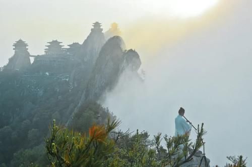 遍地|刚火就打脸？老君山上垃圾遍地，跟着段子去旅行真的没必要！