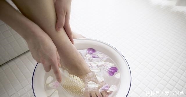 药包|泡脚可以养生,但如果犯了这4个错,还不如不泡