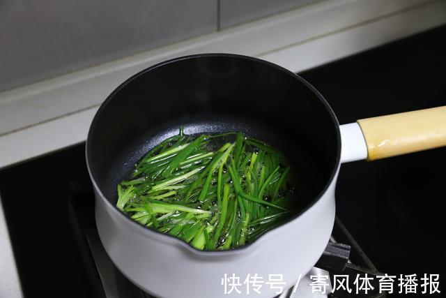 油面|教你做网红葱油面,酱香浓郁,爽滑不油腻,好吃的关键就在葱油汁