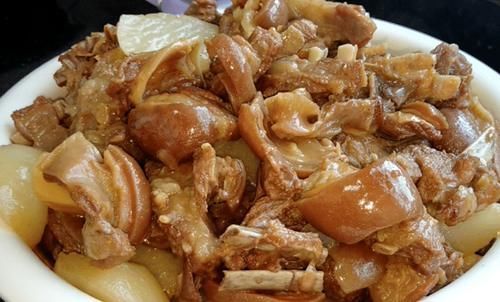 萝卜|冬天,少吃猪肉多吃它,简单一焖,汤鲜肉嫩,天冷吃一碗全身暖和