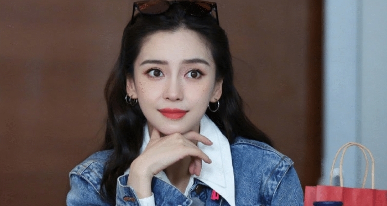 吉克隽逸 《奔跑吧9》首播大合照,baby靠边站,C位是另一位女生