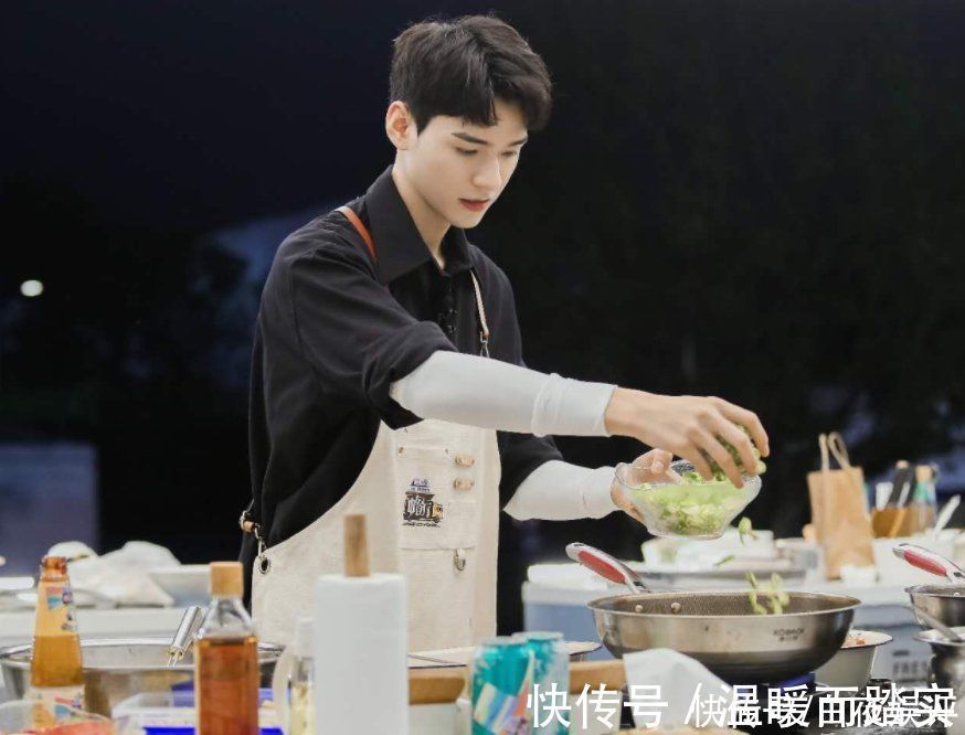 《中餐厅5》从宣扬美食文化,变成了一帮明星在学做菜