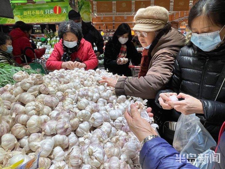 迎腊八，买蒜忙