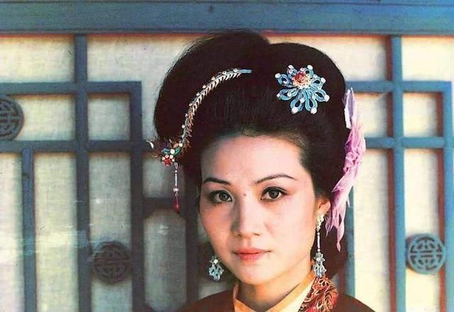 贾环|贾宝玉被马道婆整了后,通灵宝玉为什么不能辟邪都怪袭人不检点