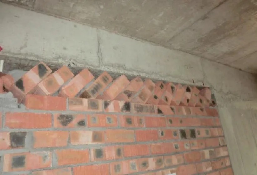 斜顶砖|墙面开裂的15个成因,施工请注意