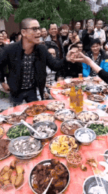 |搞笑GIF:遇上猪一样的队友,好心疼最后一位,你们都是来搞笑的吧?