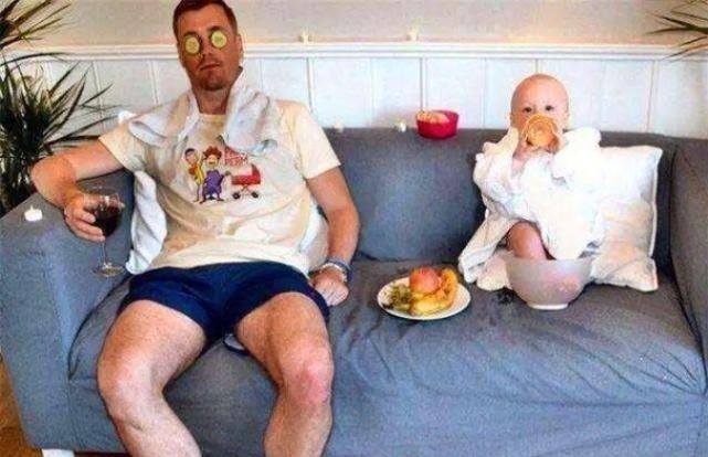 00后生|奶爸买了一个逼真的假娃娃,不料被宝宝撞见,下一秒看完不许笑