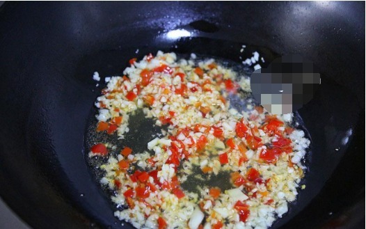 蒸着吃的花蛤更鲜美,几块钱一大盘,夏天就爱这口