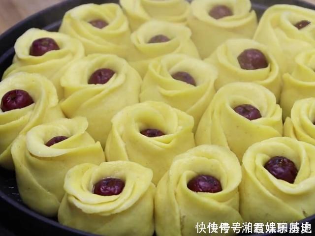 玉米面|玉米面这样做好看又好吃，开水一烫，10分钟一锅，营养又解馋