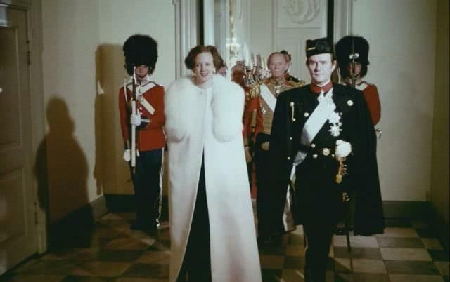 女人到了40岁后,穿衣都要避开这3种“大妈色”,显老土没气质