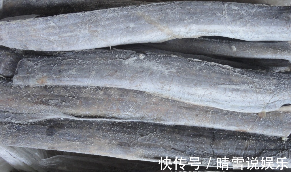 油炸带鱼不香脆教你一个小秘方,加点“它”,又香又脆十分美味