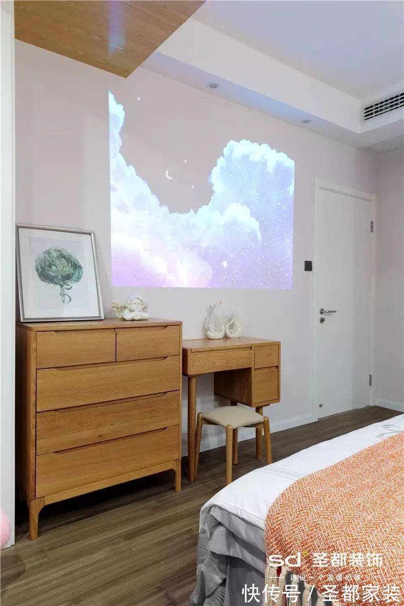 婚房|客餐厅一体+L型厨房设计，小户型婚房装修模板，温馨又甜蜜