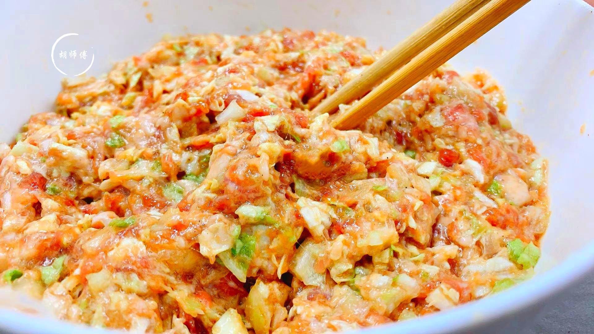 拌白菜肉馅时，最忌用盐杀白菜！学会饭店的做法，猪肉鲜香白菜嫩