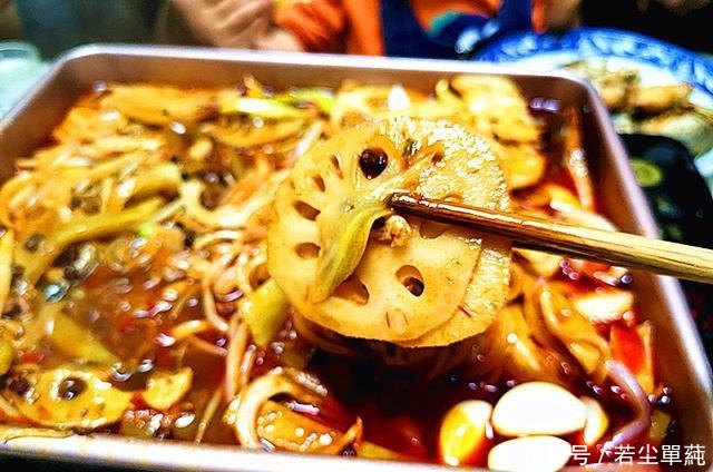 大厨教你在家做烤鱼，做法简单，一看就会，端上桌全家都爱吃