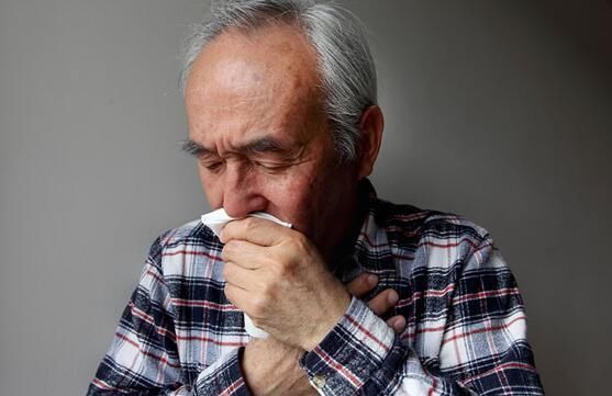 发烧|出现这种咳嗽, 别以为是感冒问题, 它可能是肺癌发出的信号!