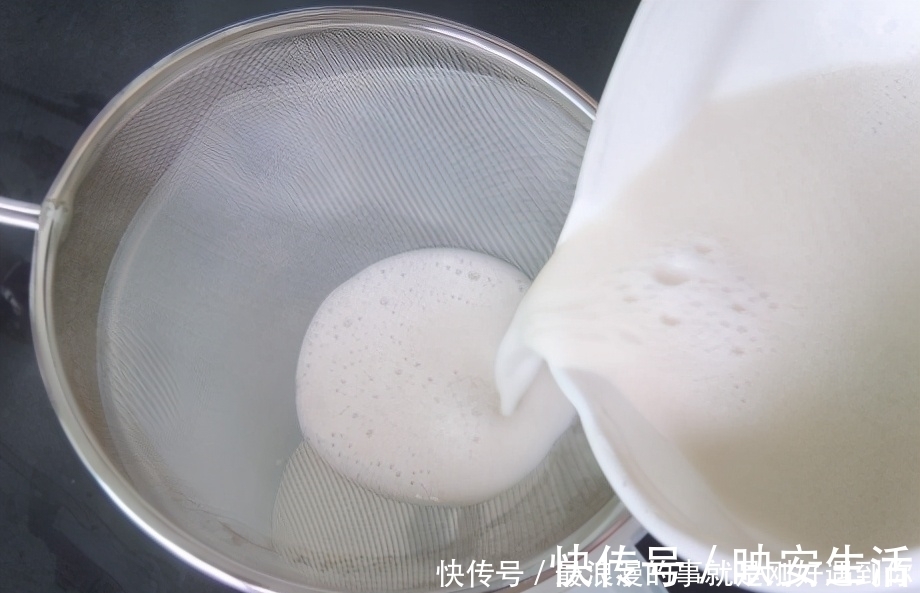 豆腐脑|晚上睡前泡1把黄豆，第二天早餐就有了，嫩滑豆腐脑，不用花钱买