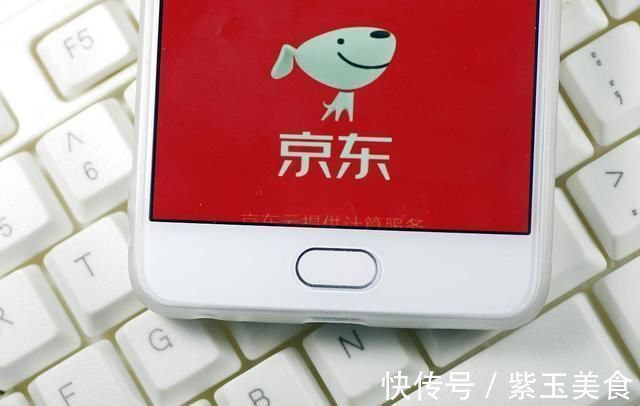 相片|刘强东年轻时的相片，看了让人心酸，网友感叹：这才是白手起家