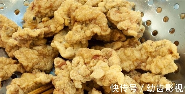炸酥肉,用淀粉还是面粉?四川大厨教你一招,焦香酥脆不回软